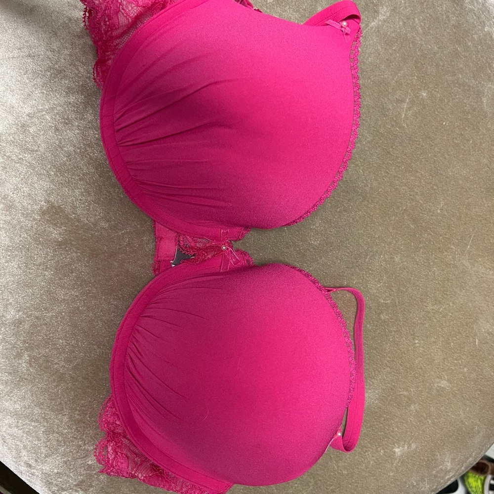 Victoria’s Secret 36D bra in like new condition